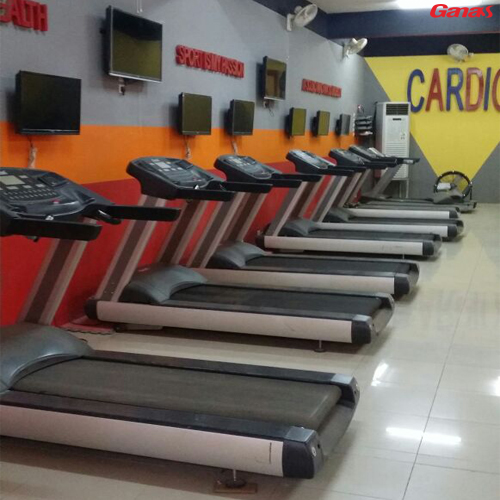 沙特客户来康宜采购商用健身房器材