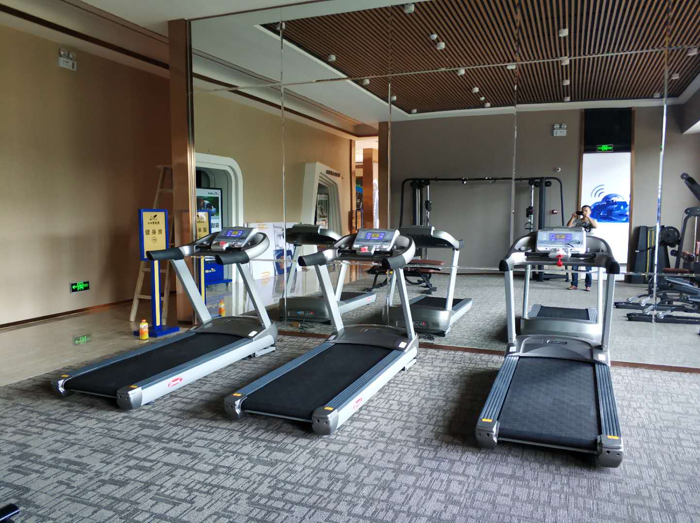 碧桂园山东日照岚山健身房案例 康宜健身器材供应商