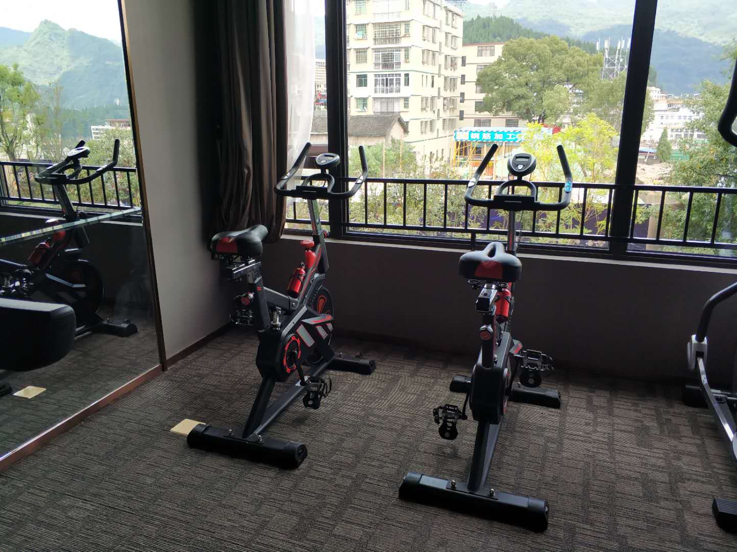 碧桂园山东日照岚山健身房案例 康宜健身器材供应商