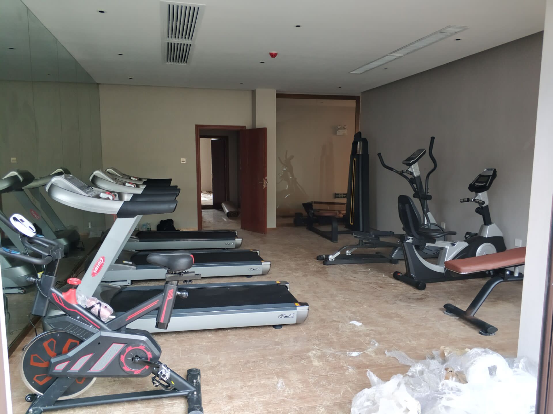 湖南衡阳蒸湘杰辉碧桂园健身房图片  康宜地产健身器械案例