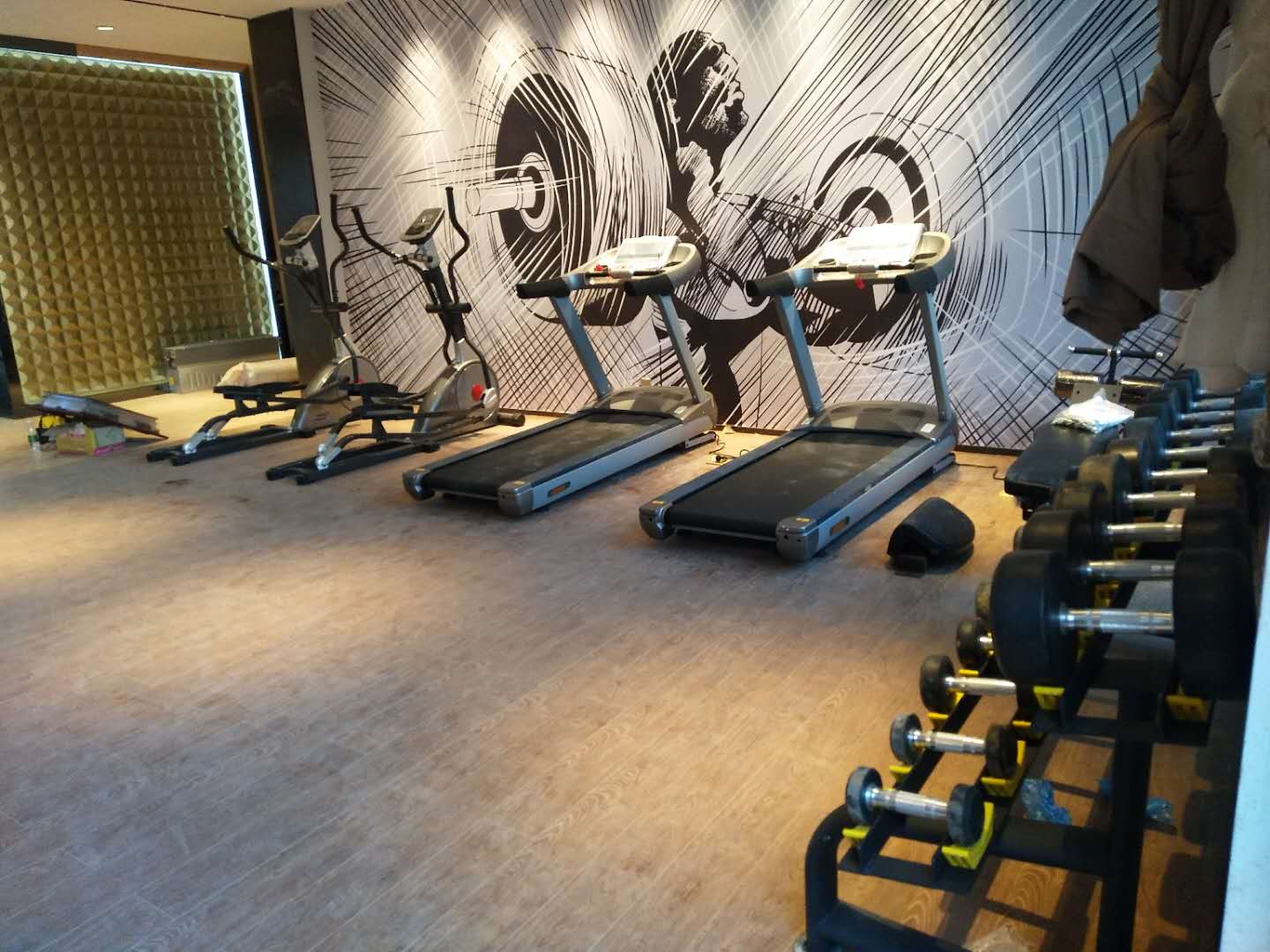 湖南株洲石峰山路碧桂园健身房案例 康宜室内健身器材厂家