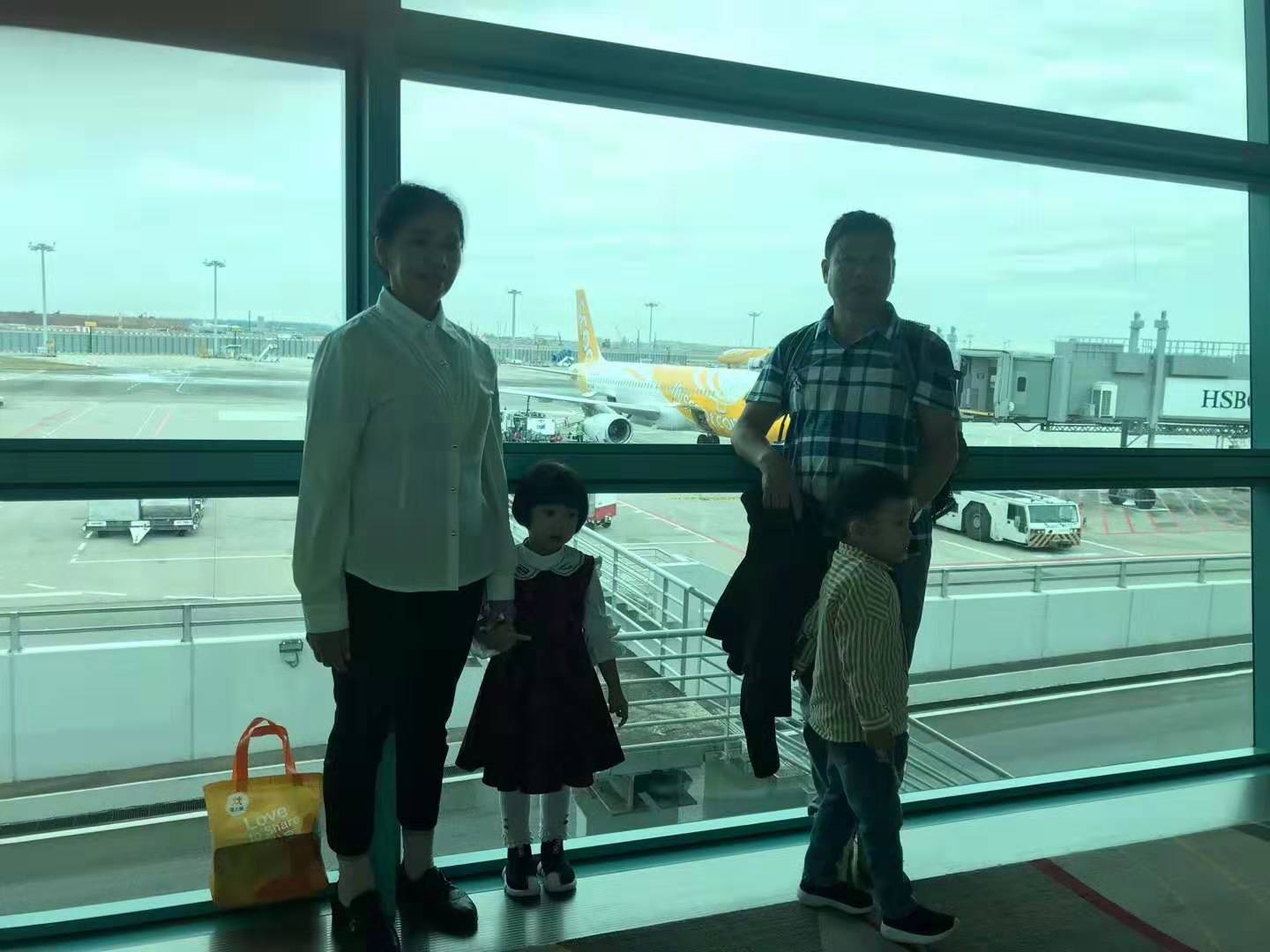 优秀员工携父母出国乐游新加坡