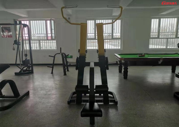 新疆阿勒泰阿苇滩武警部队健身房