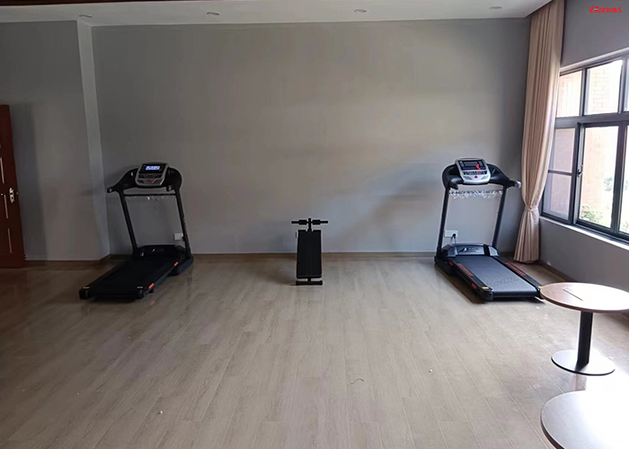 学院健身房器材