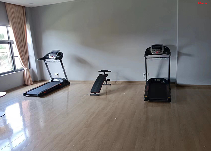 学院健身房器材